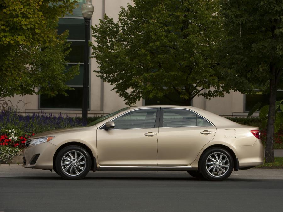  Toyota Camry LE 2011 года  (фото 3 из 10)